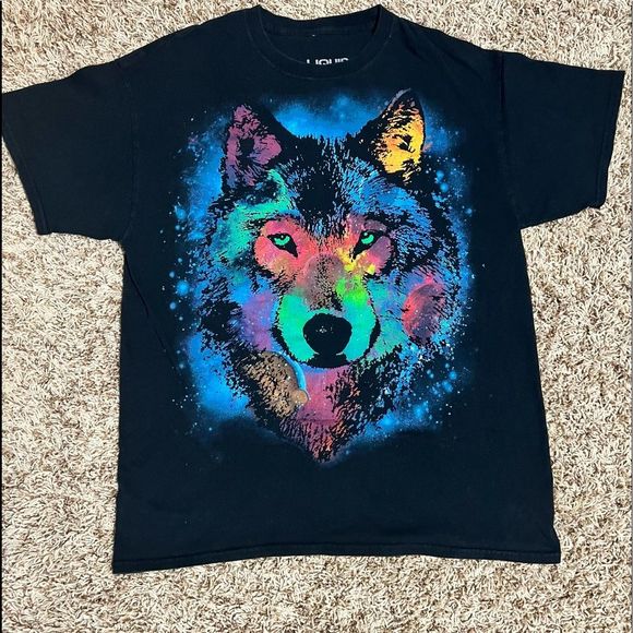 Other - LIQUID BLUE WOLF t-shirt Mens L in Perfect Like New Condition. Awesome Graphics!